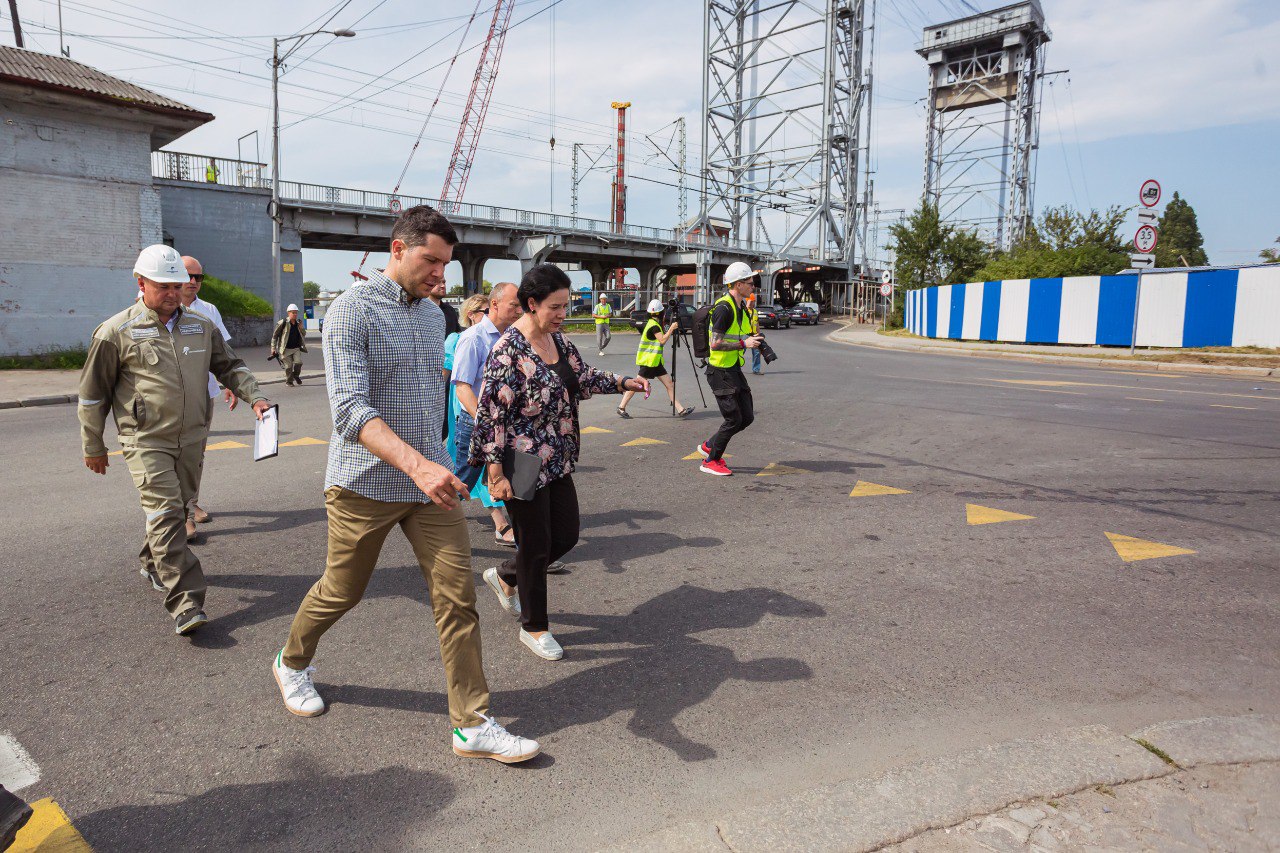 Последние новости калининграда. Мост в Калининграде. Бамтоннельстрой мост. Строят мост мостовые опоры. Строительство моста в Калининграде.